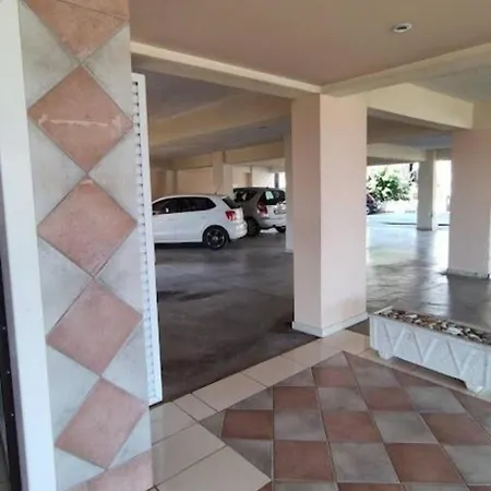 Angela's With Beautiful Balcony View Апартаменты