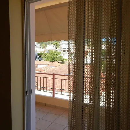 Angela's With Beautiful Balcony View דירה *